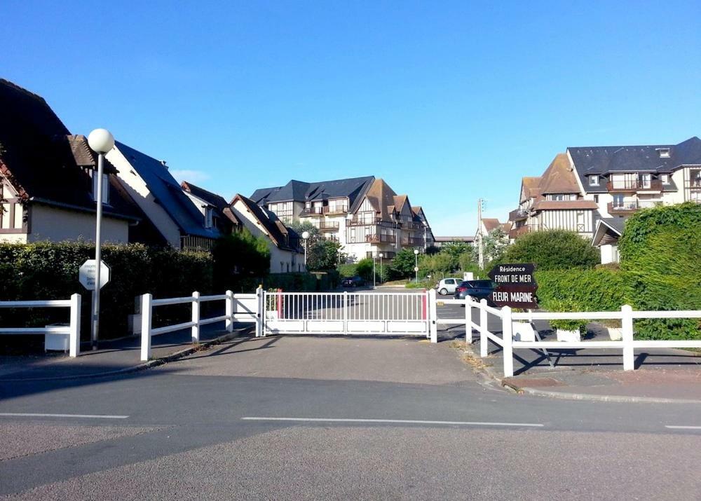 Bel Appartement Jolie Vue Mer Cabourg Exterior photo